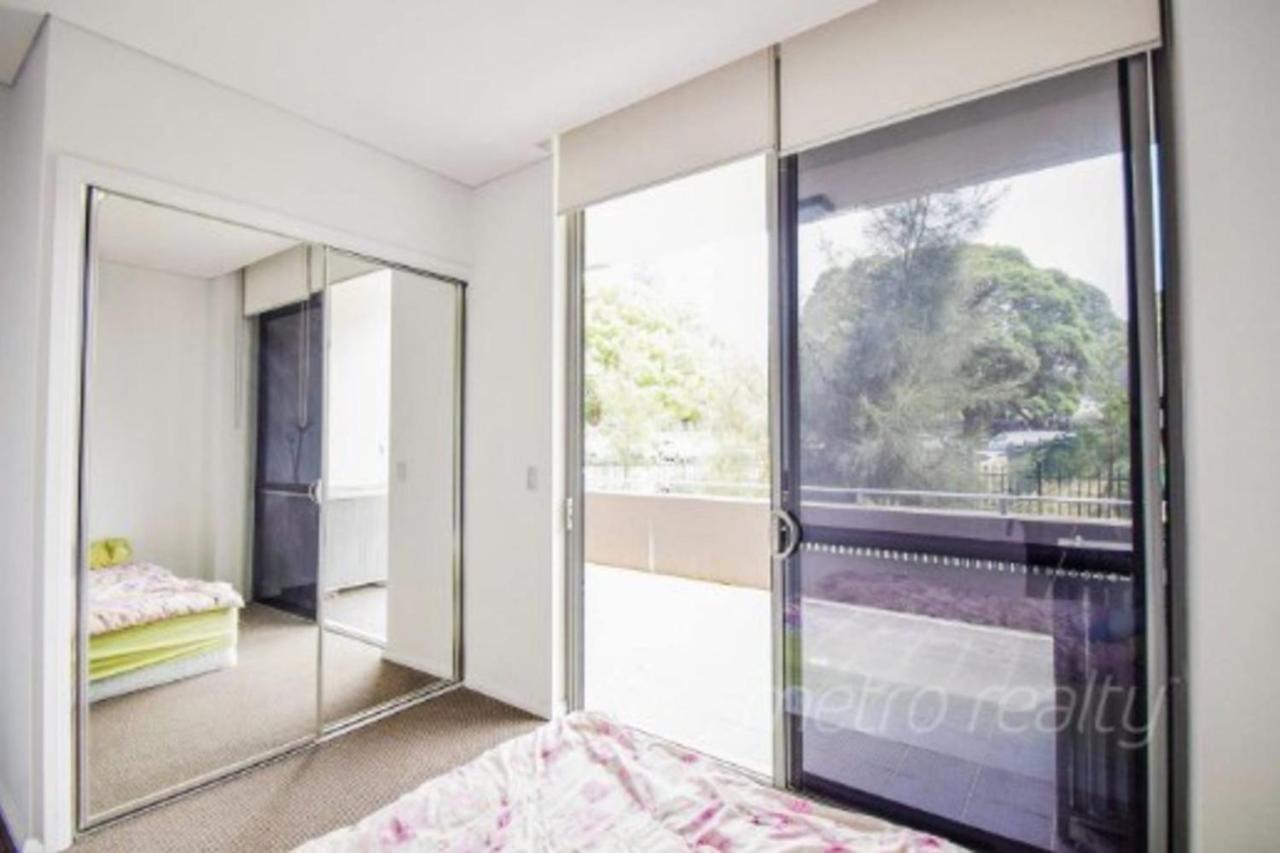 Sun-Drenched 3 Bedroom Apartment in Turrella Mascot Esterno foto